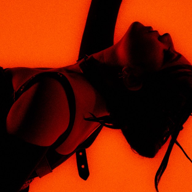 Sheng - Autrice, compositrice.