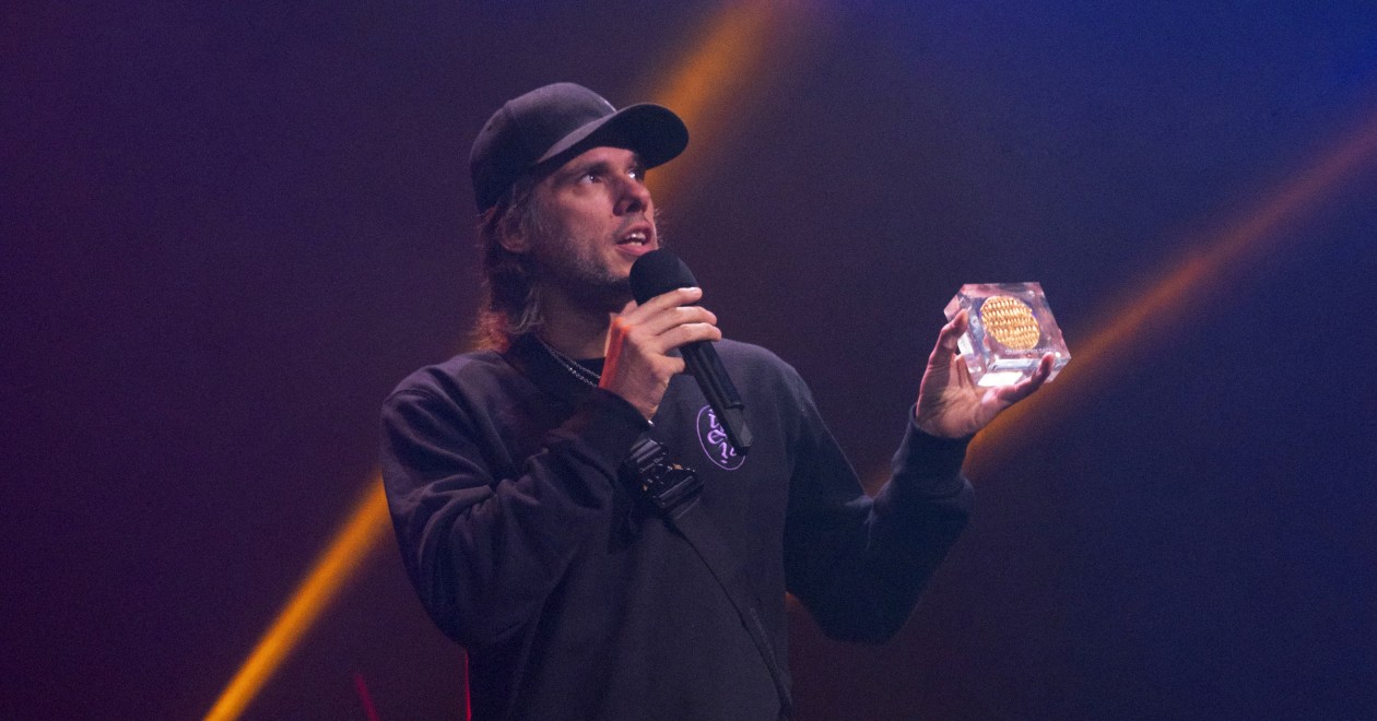 Orelsan - Auteur, compositeur.&nbsp;Victoire de la Musique 2023 de la Cr&eacute;ation audiovisuelle, de la Chanson originale et du Meilleur concert.&nbsp;Soutenu par notre Action culturelle.