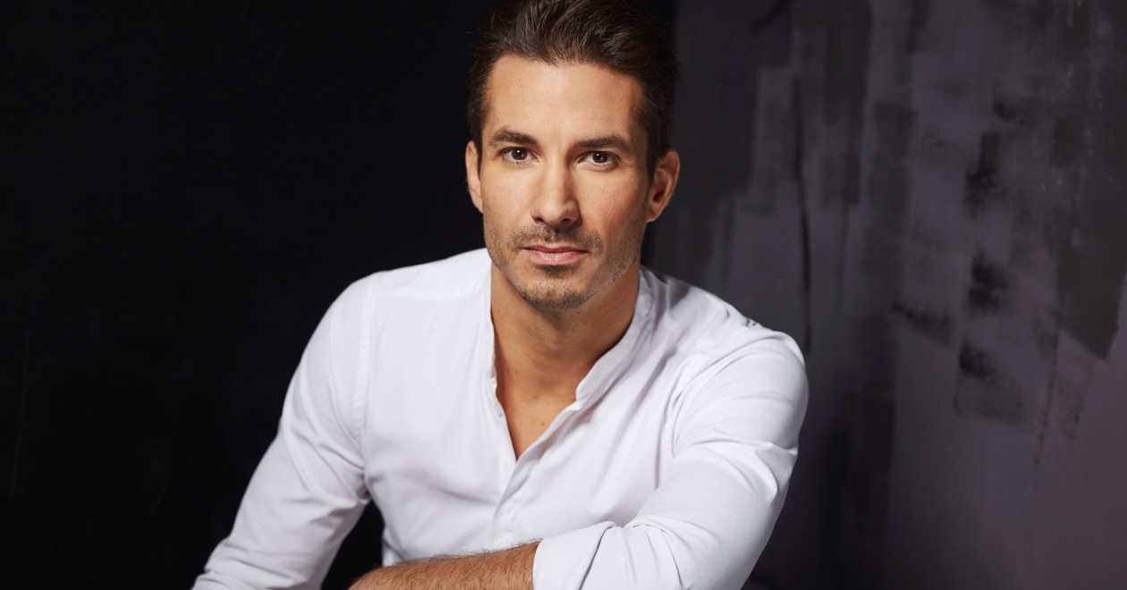 Jérémy Ferrari - Humoriste, com&eacute;dien, auteur, metteur en sc&egrave;ne, producteur.Grand Prix Sacem 2023 de l'Humour. Soutenu par notre Action culturelle.