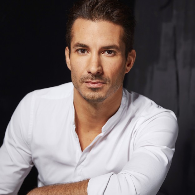 Jérémy Ferrari - Humoriste, com&eacute;dien, auteur, metteur en sc&egrave;ne, producteur.Grand Prix Sacem 2023 de l'Humour. Soutenu par notre Action culturelle.